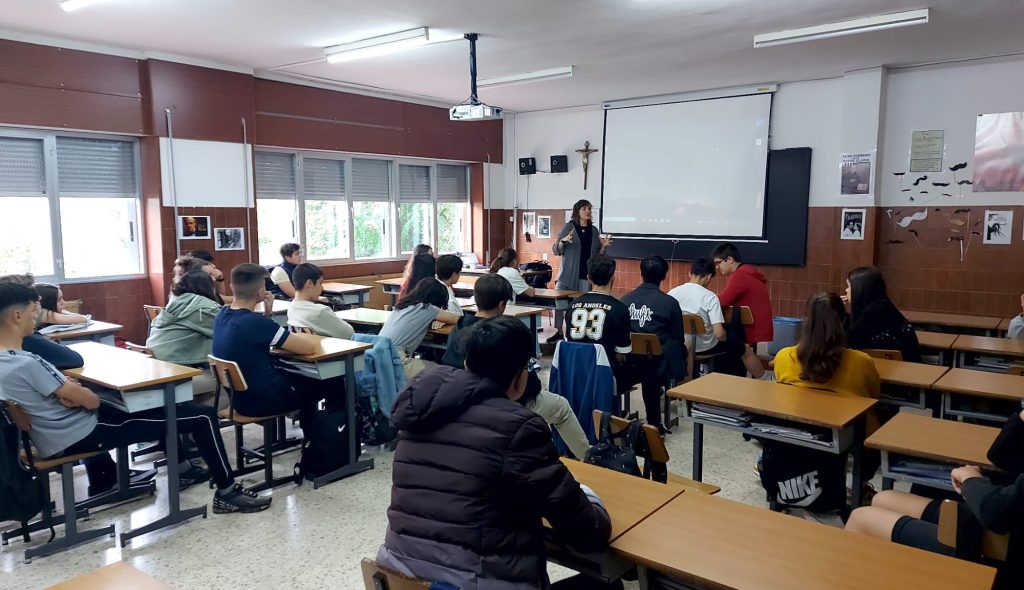 Cáritas Diocesana de Salamanca, a través del taller de sensibilización «Abre los ojos»,
